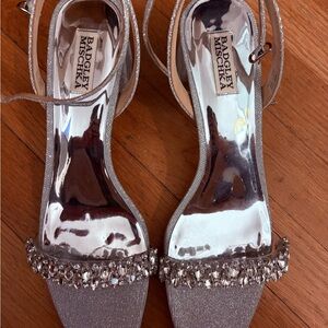 NEW Badgley Mischka Shimmering Silver Heels
